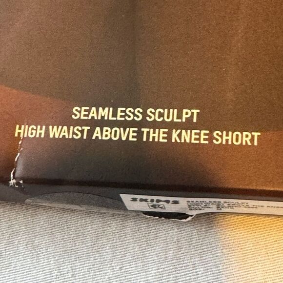 SKIMS Women Medium Seamless High-Waisted Above The Knee Short - Sand Shapeware - Picture 5 of 9